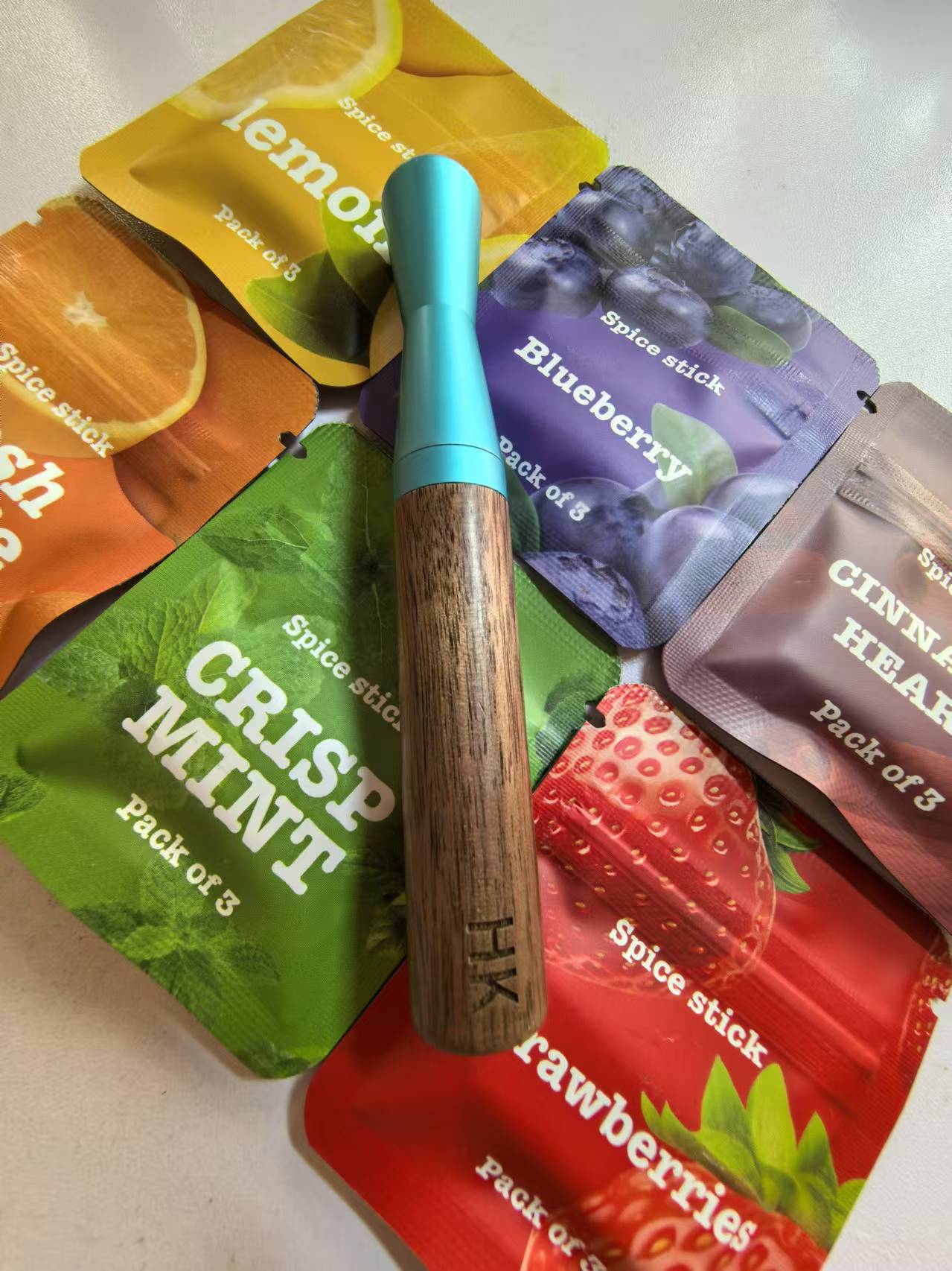 A complete set of hardware accessories for cigarette sticks