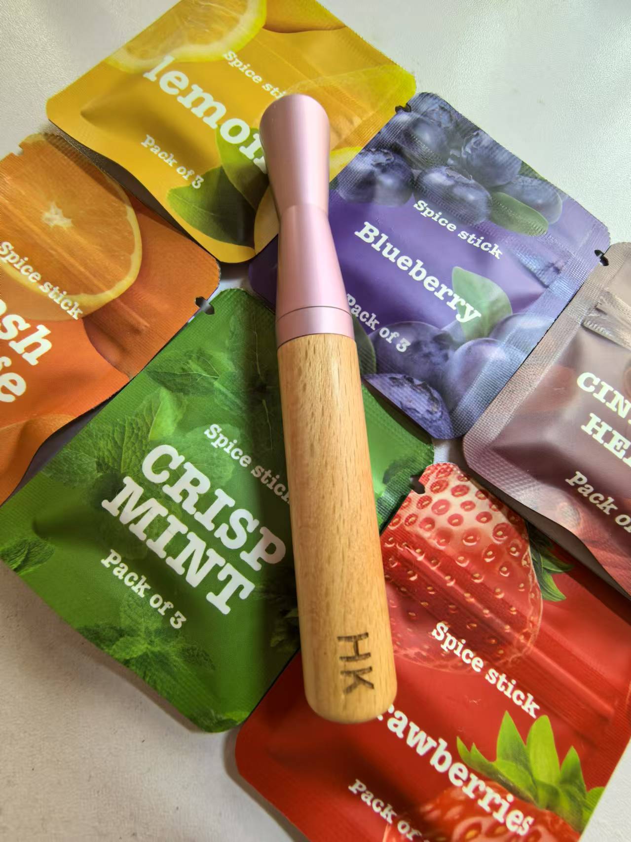 A complete set of hardware accessories for cigarette sticks